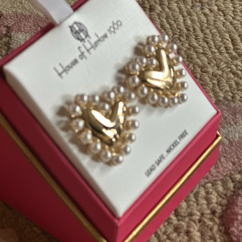 House of Harlow 1960 Gold Heart Pearl Earrings - Picture 3 of 4